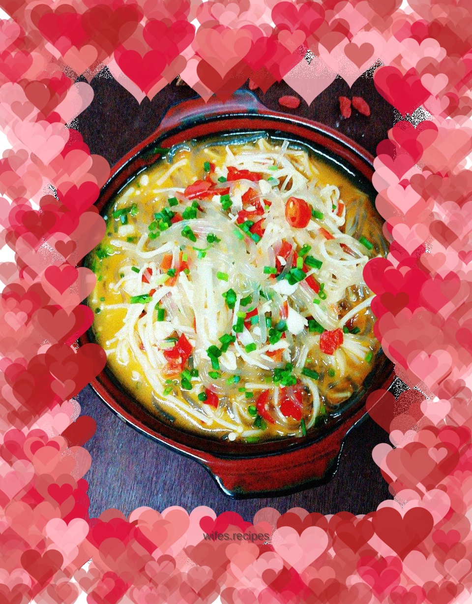 Braised vermicelli with chopped pepper and enoki mushrooms