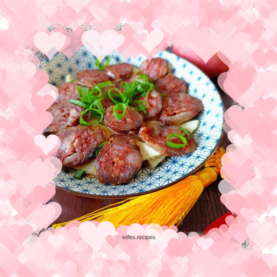 Steamed spicy sausage with winter bamboo shoots