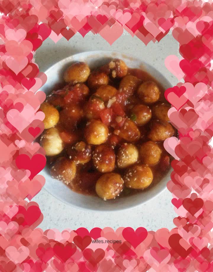 Tiger skin quail eggs with tomato sauce