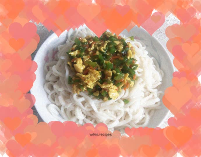 Homemade braised noodles with green pepper and eggs