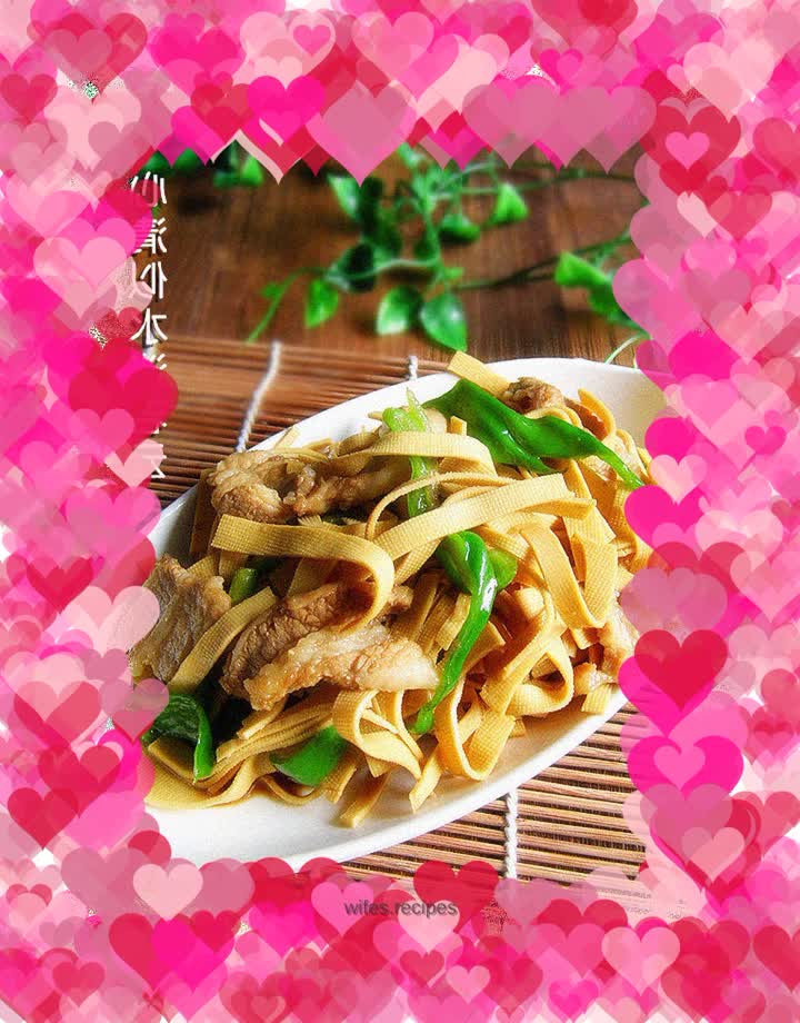 Stir-fried Pork Slices with Chili Peppers