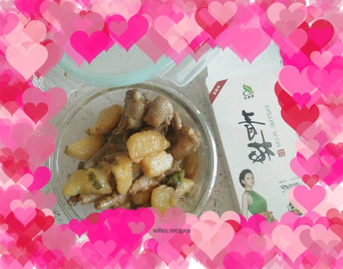 Casserole with Beer Chicken Feet and Stewed Potatoes