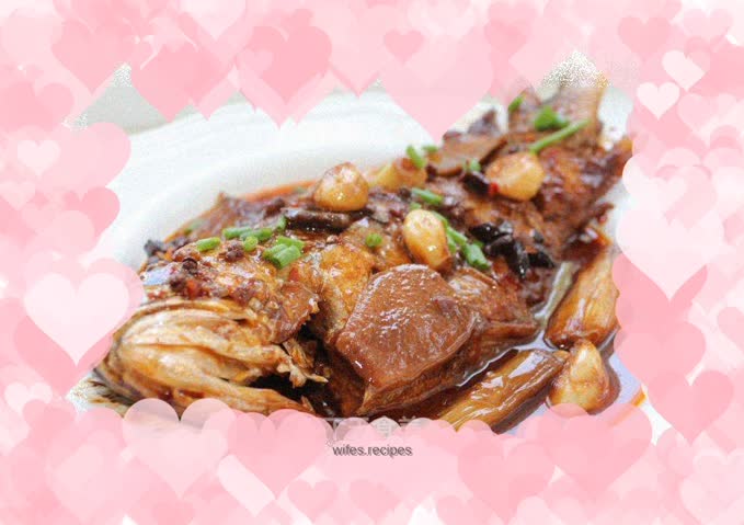 Homemade iron pot braised fish