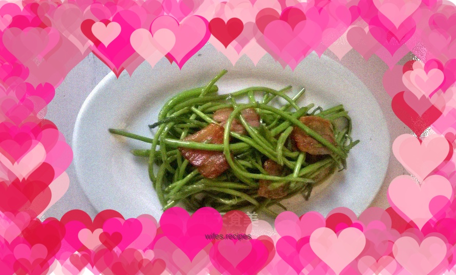 Stir-fried bacon with artemisia arborescens