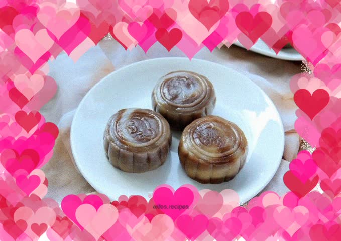 Two-color snowskin mooncake with winter melon puree