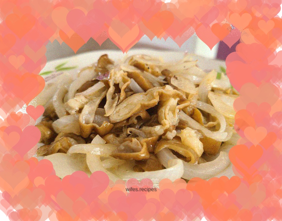 Stir-fried braised large intestine with onions