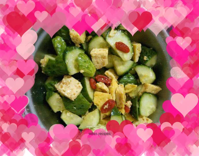 Oil-free cold cucumber steamed egg