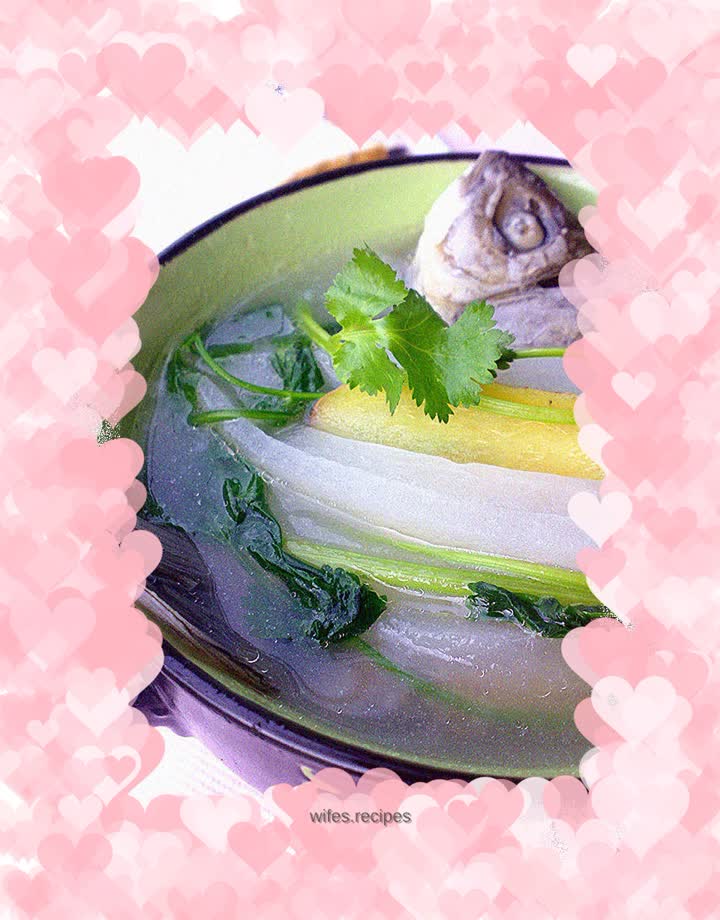 Shredded radish and crucian carp soup