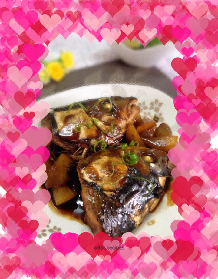 Fish head with lettuce