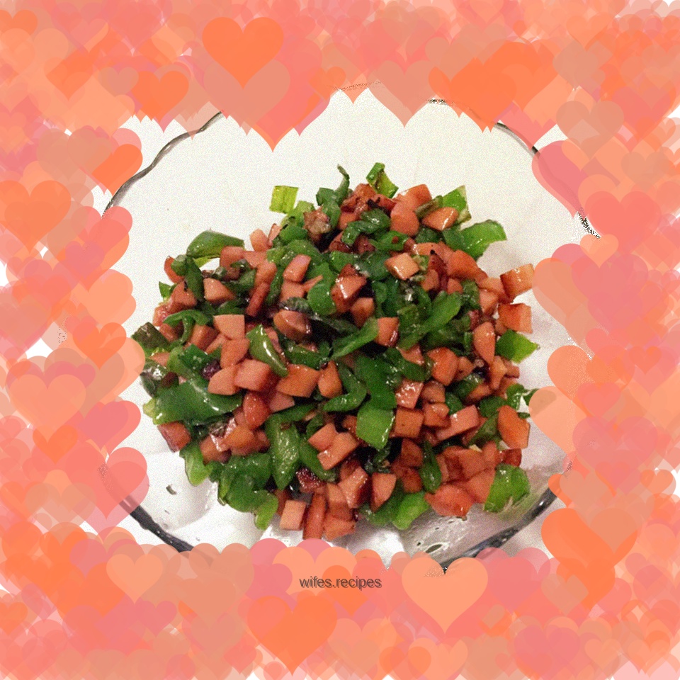 Stir-fried ham with green pepper and classic egg cake filling. 😘A great food tool