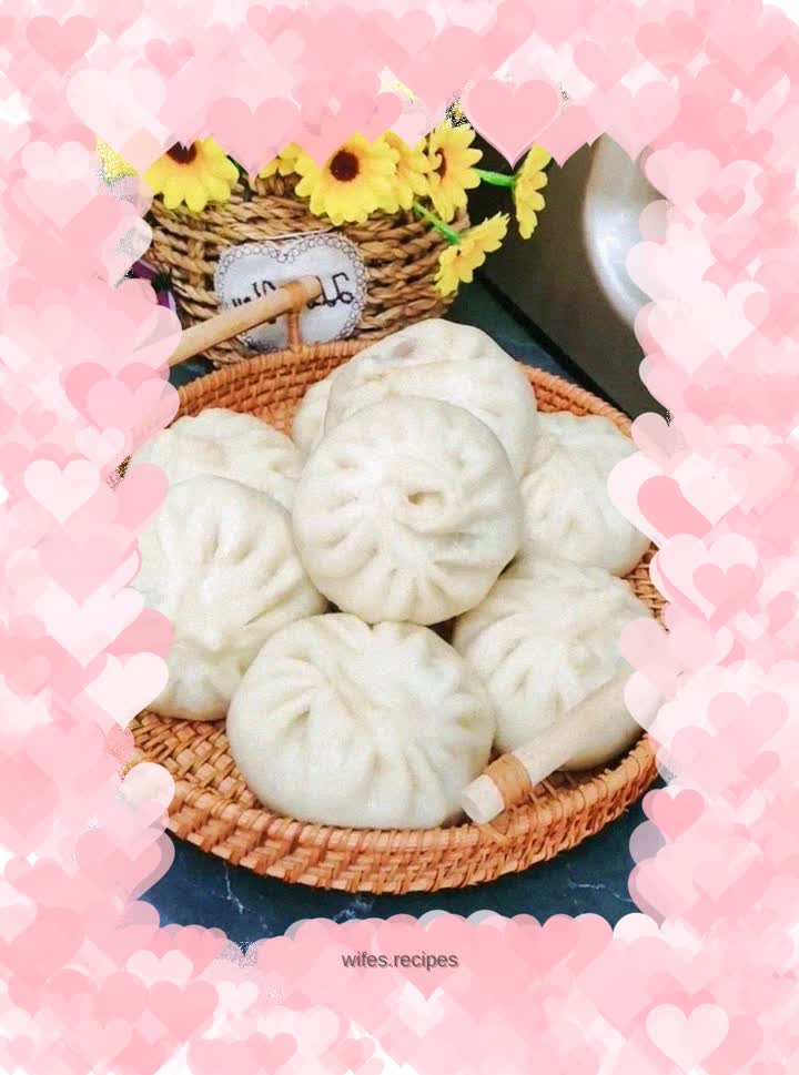 Steamed buns with eggplant filling