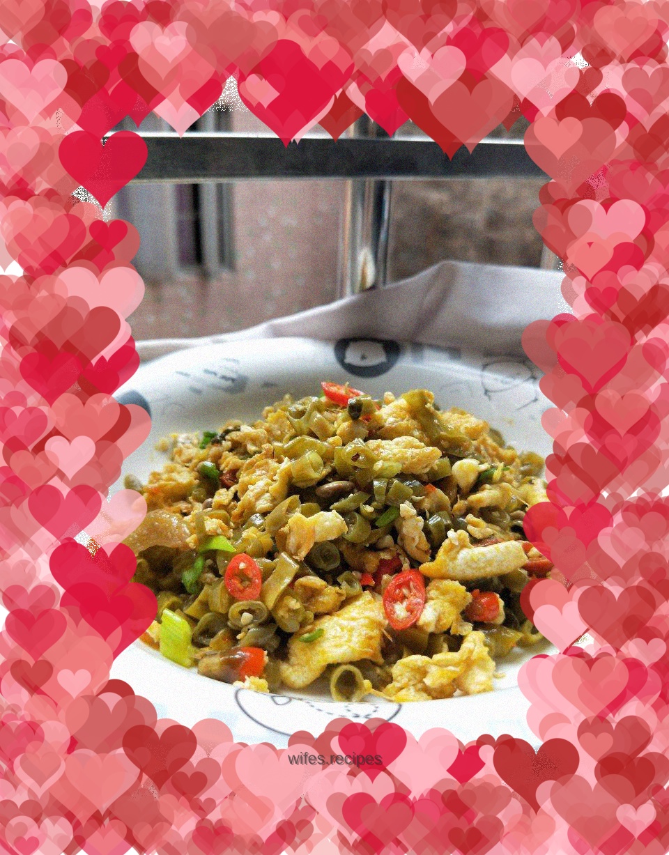 Scrambled eggs with pickled beans