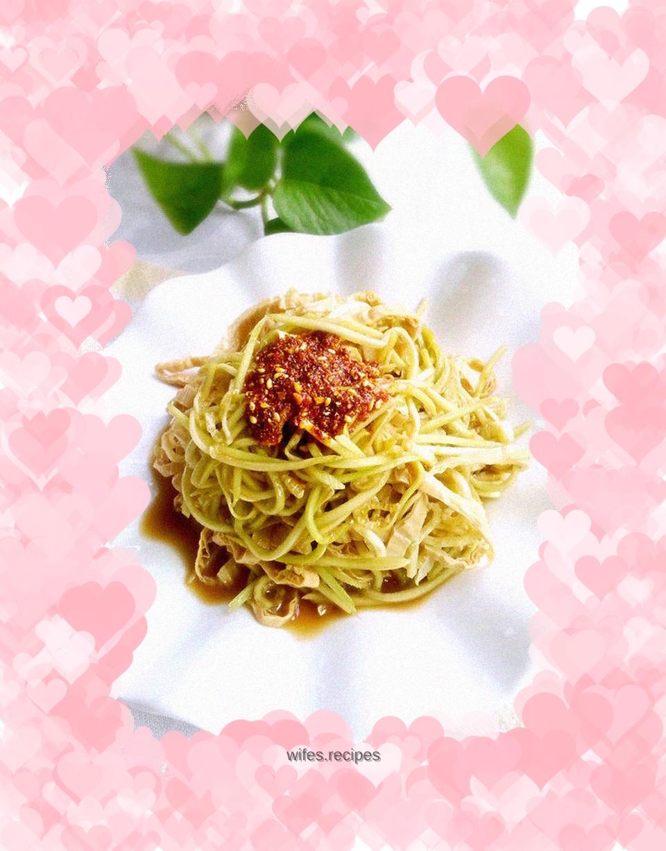 Bean skin mixed with cucumber