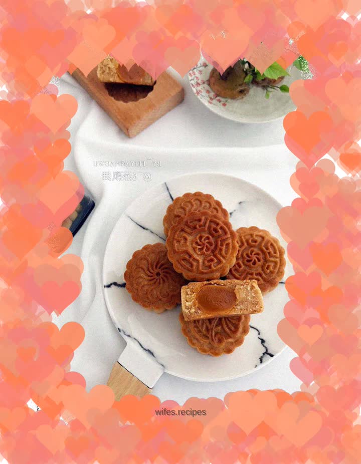 Lotus Paste and Egg Yolk Mooncake