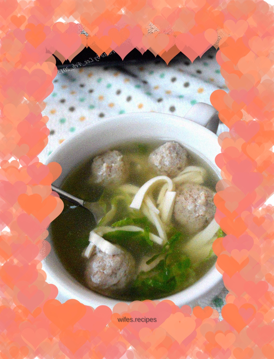 Meatballs, tofu and shredded lettuce soup
