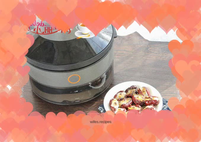 Lotus seeds and red dates smile