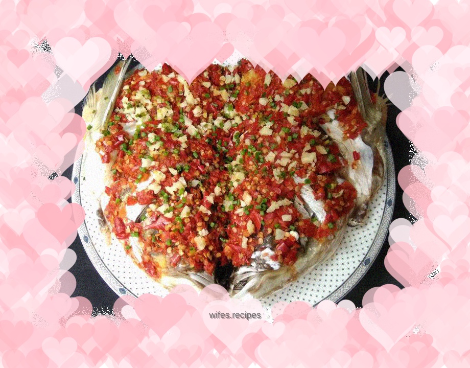 Fish head with chopped pepper