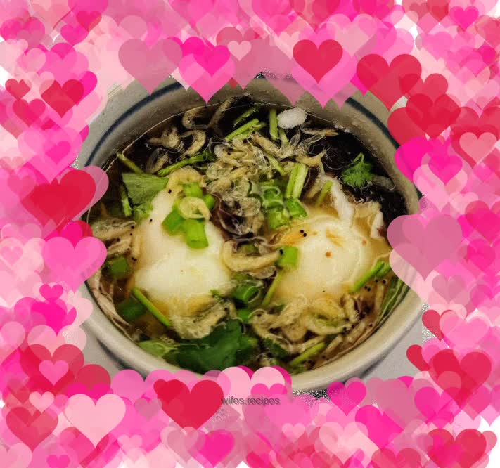 Poached eggs in sour soup