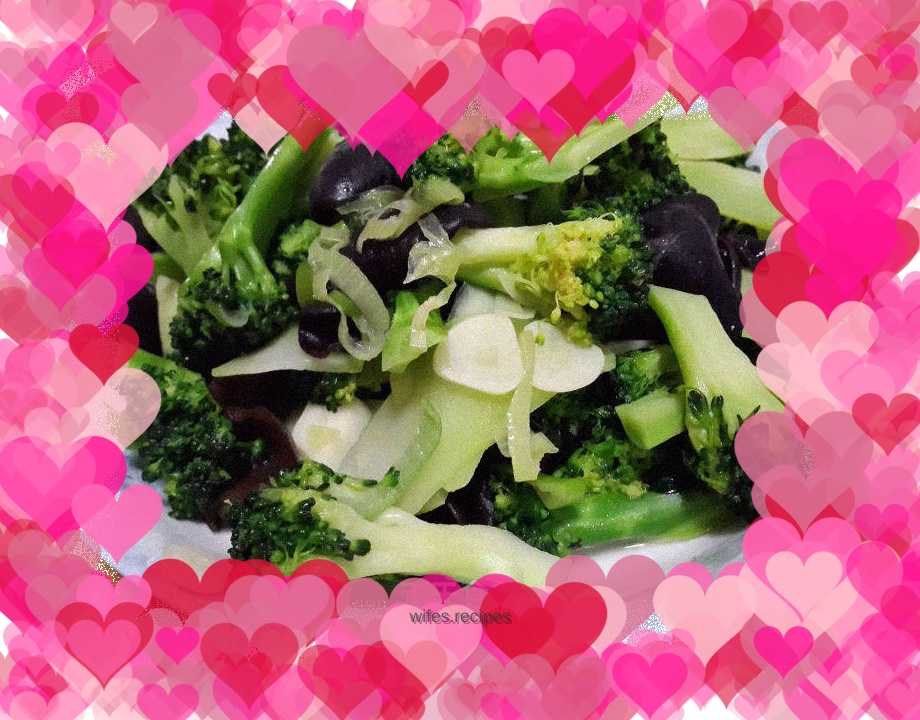 Fried fungus with broccoli