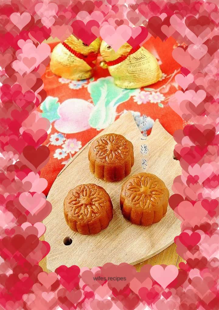 Red lotus paste mooncake
