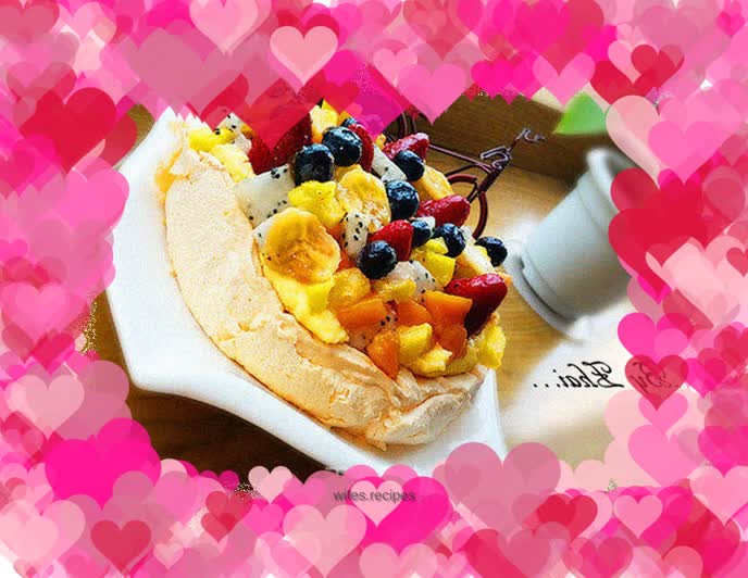 Pavlova (protein fruit cake)