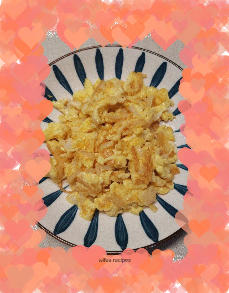 Scrambled eggs with scallops