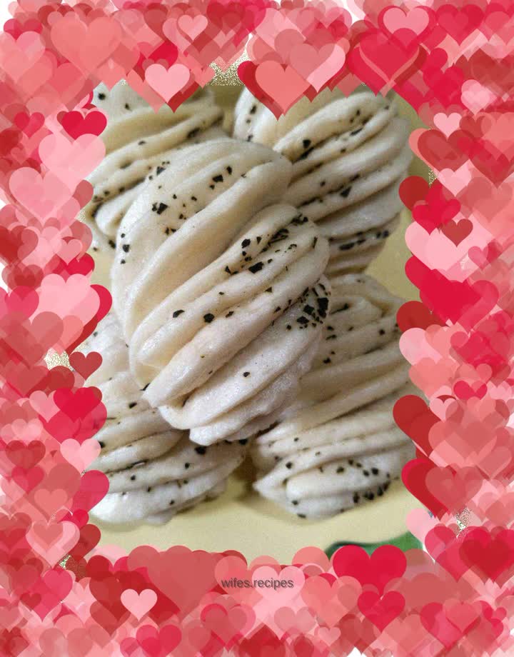 Steamed pepper leaf rolls