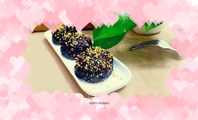 Fragrant black rice dumplings