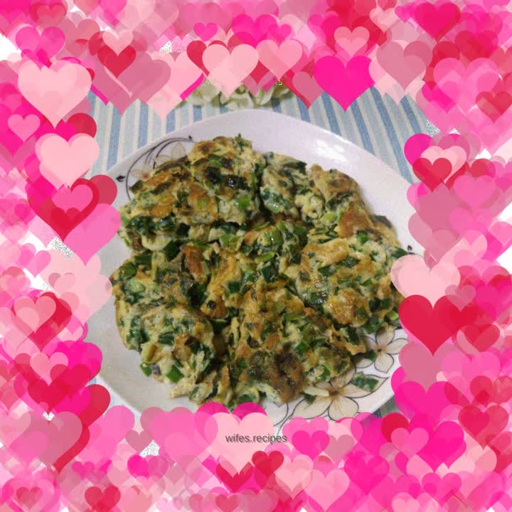 Omelette with chives and shrimp skin