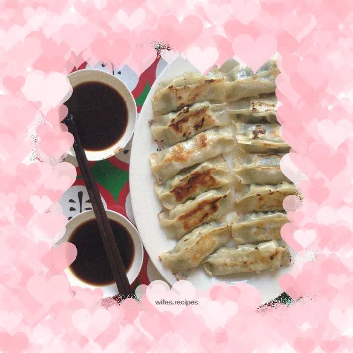 Pan-fried dumplings, pot stickers (imitation of the Four Seas Dragon)