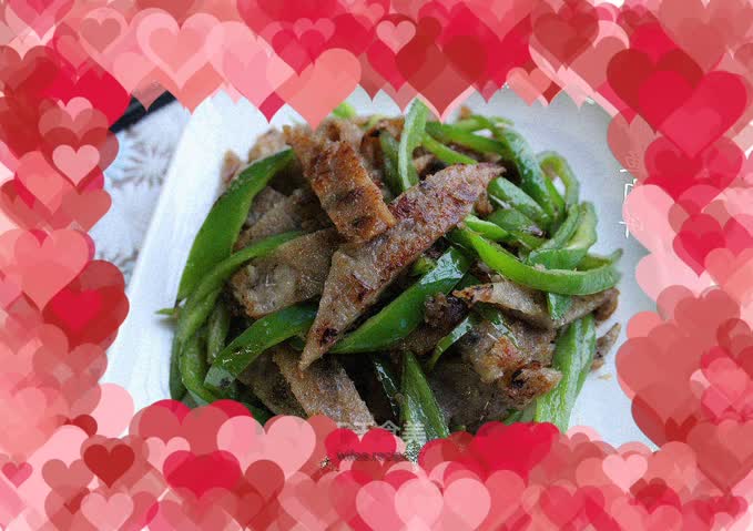 Fried fish patties with green pepper