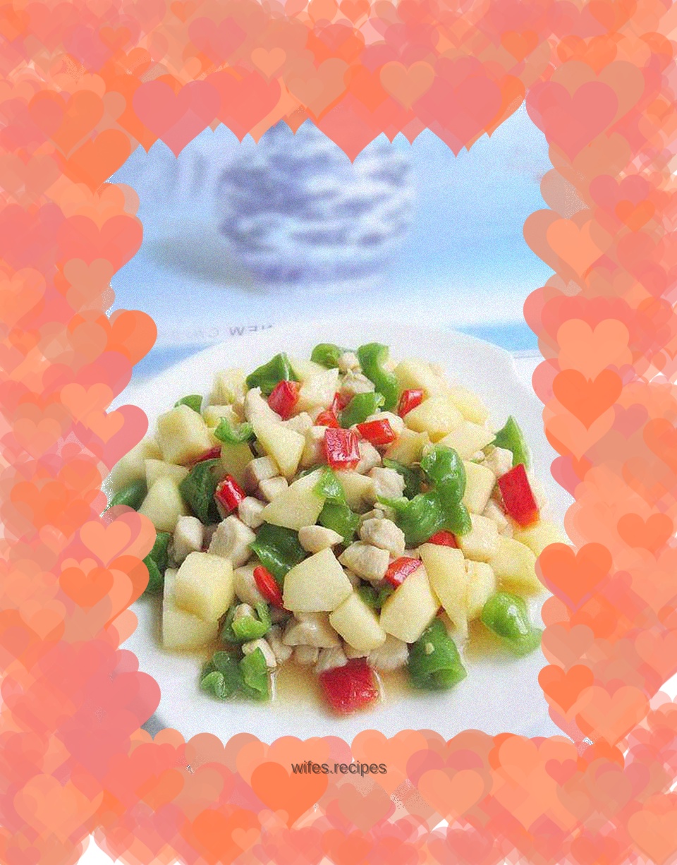 Stir-fried diced chicken with double pepper and apple