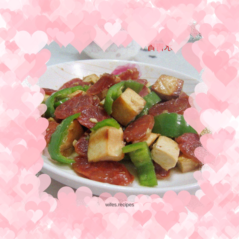 Sausage stir-fried with diced tofu