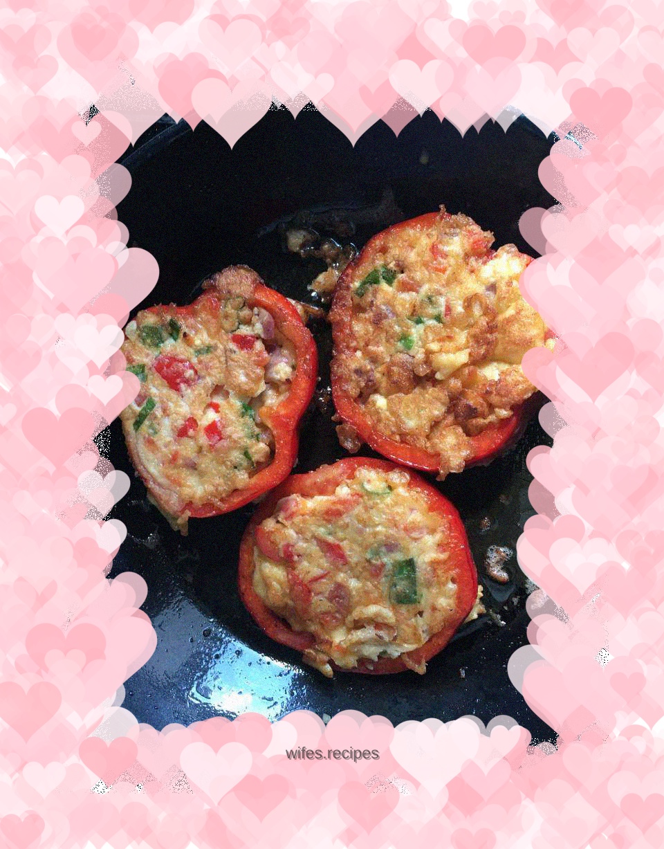 Omelette – runny egg with colored pepper💕