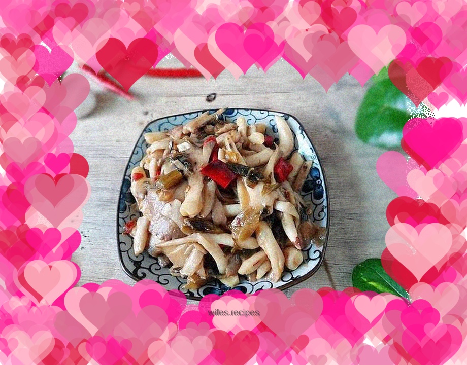 Stir-fried trumpet mushrooms with sour pickles