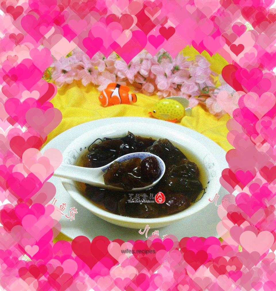 Red dates and black fungus soup
