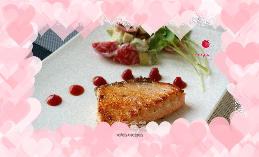 Pan-fried salmon and avocado salad