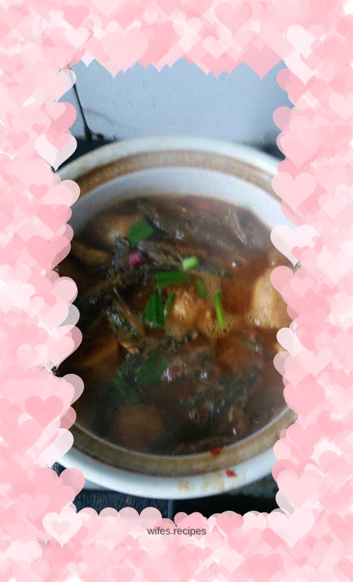 Loach stewed with taro seeds