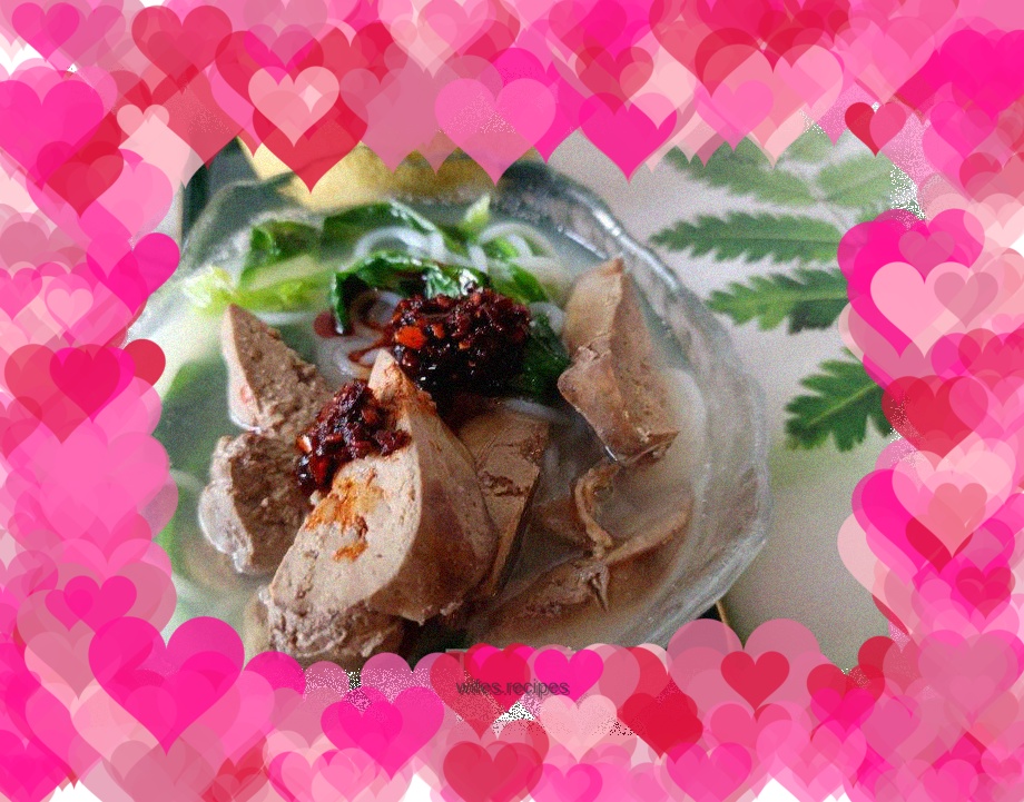 "Sou Fen" Spinach and Chicken Liver Rice Noodles