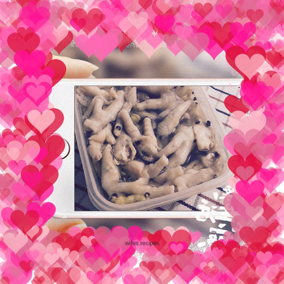 Pickled pepper chicken feet