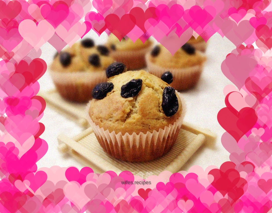 Simple and easy to use------Banana and Blackcurrant Muffins