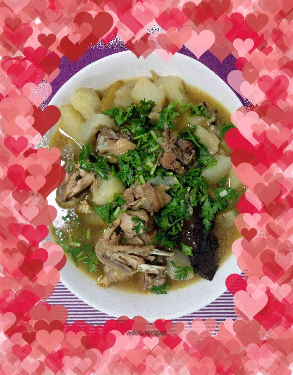 Chicken stewed with eggplant