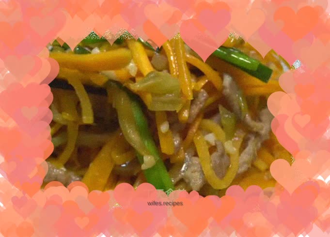Stir-fried shredded pork with carrots and mustard