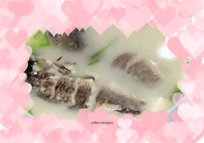 Fragrant and creamy white crucian carp soup