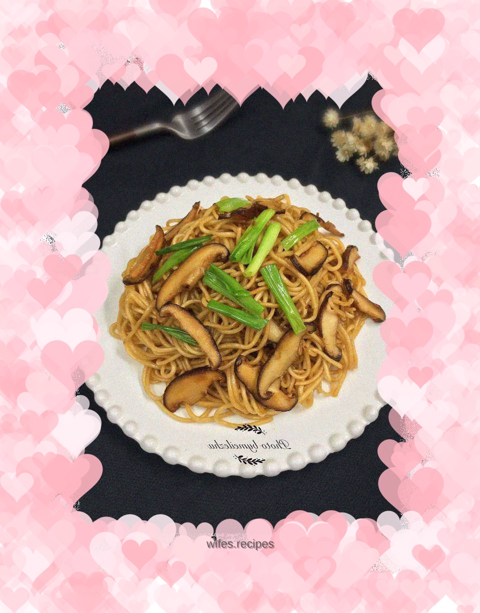 Mushroom fried noodles