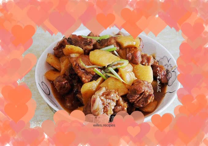 Pork Ribs Stewed with Potatoes