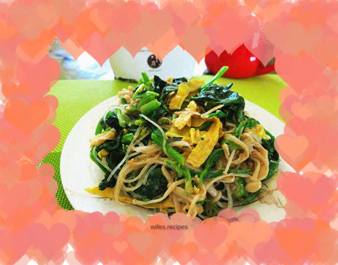 Spinach mixed with sesame sauce