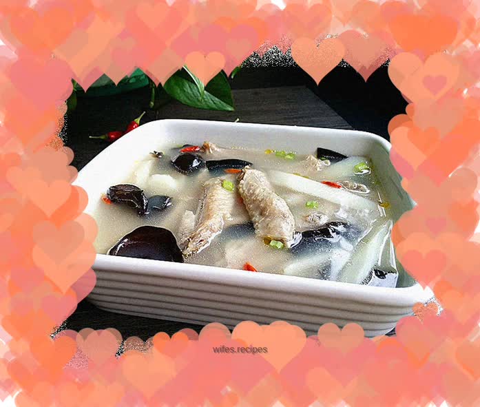 Duck wing tip yam and fungus soup