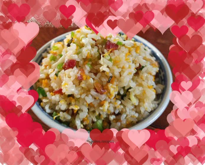 Fried rice with parsley, sausage and egg