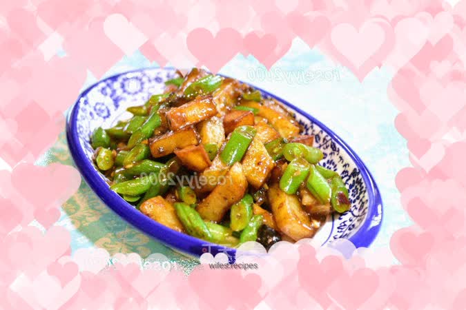 Sauce-flavored potatoes and green beans